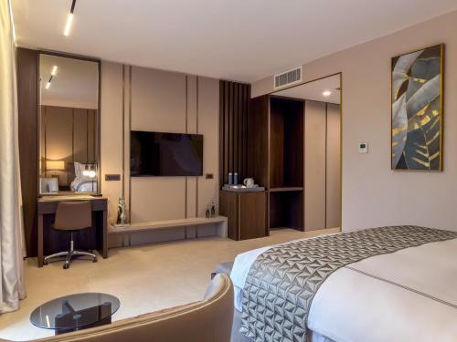 the lusso hotel
