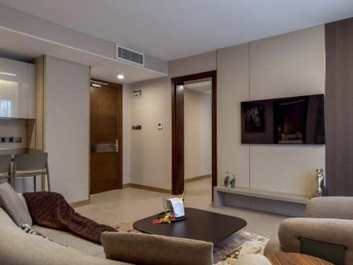 the lusso hotel