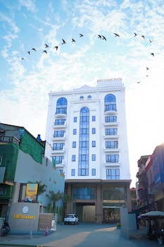 Eden Luxury Hotel,,3 star