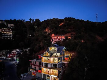 hillshades retreat by alaya stays 6bhk