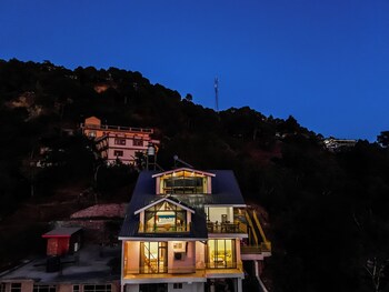 hillshades retreat by alaya stays 6bhk