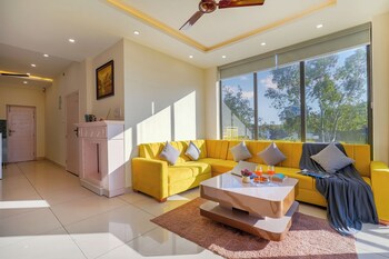 hillshades retreat by alaya stays 6bhk