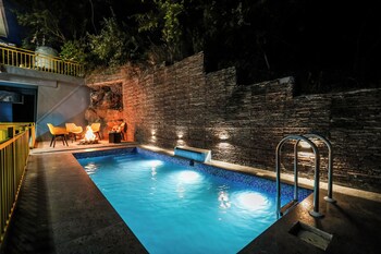 hillshades retreat by alaya stays 6bhk