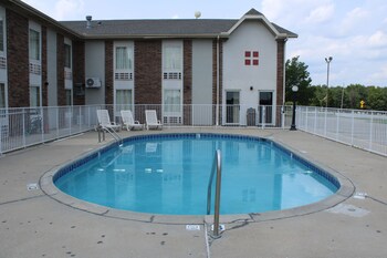 Boarders Inn & Suites By Cobblestone Hotels - Lamar,,2 star