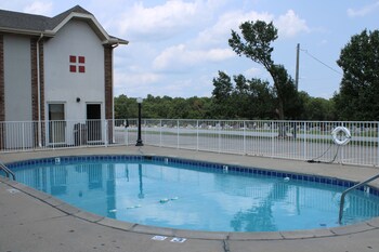 Boarders Inn & Suites By Cobblestone Hotels - Lamar,,2 star