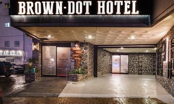 brown dot dongseong ro