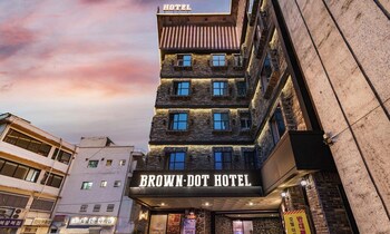 brown dot dongseong ro