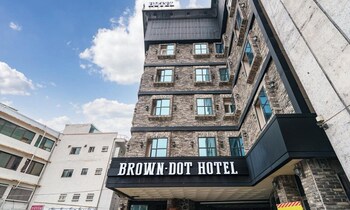 brown dot dongseong ro