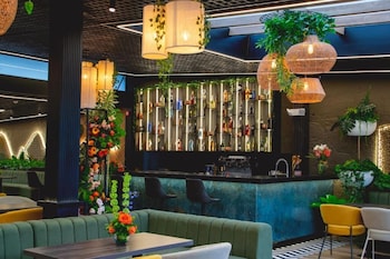 saya hotel and suites