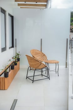 saya hotel and suites