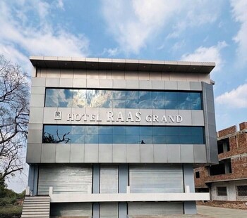 Hotel Raas Garden,,2 star