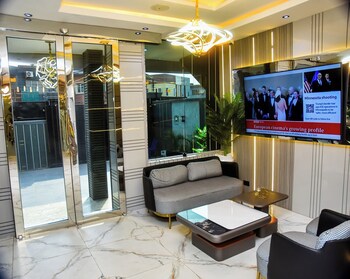 Deedee Luxury Apartments,,5 star