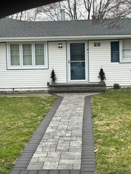 spacious 3br family home near everything