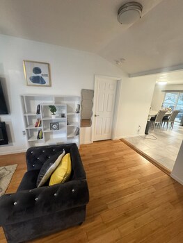Spacious 3Br Family Home Near Everything,,4 star