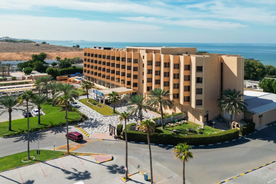 bm beach hotel