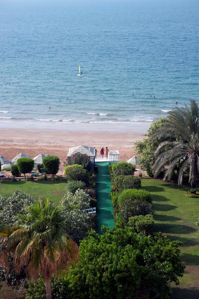 bm beach hotel