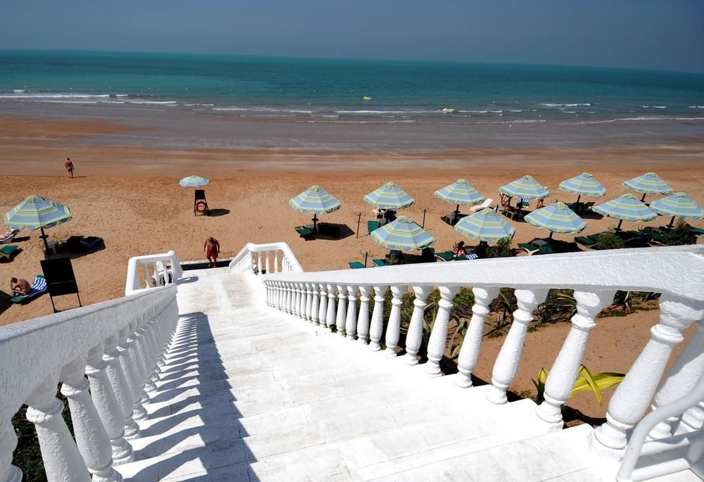 bm beach hotel