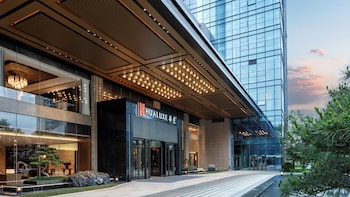 hualuxe guiyang financial city