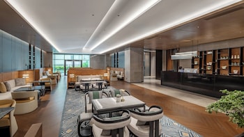 hualuxe guiyang financial city