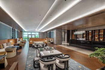 hualuxe guiyang financial city