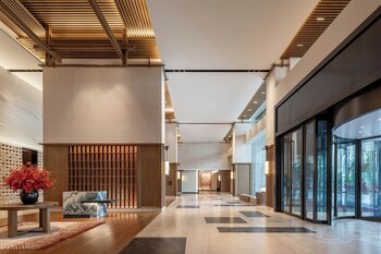 hualuxe guiyang financial city