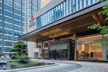 hualuxe guiyang financial city