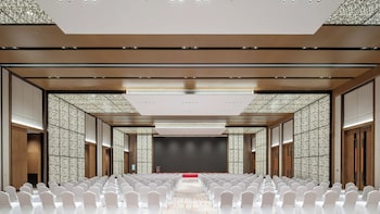 hualuxe guiyang financial city