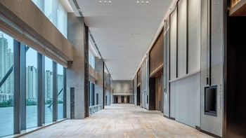 hualuxe guiyang financial city