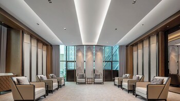 hualuxe guiyang financial city