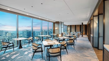 hualuxe guiyang financial city