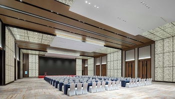 hualuxe guiyang financial city