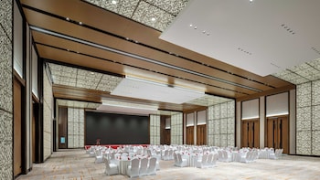 hualuxe guiyang financial city