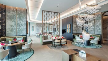 hualuxe guiyang financial city