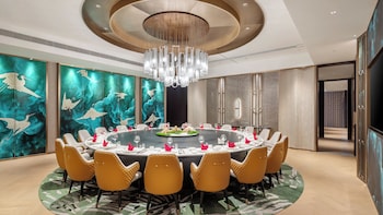 hualuxe guiyang financial city