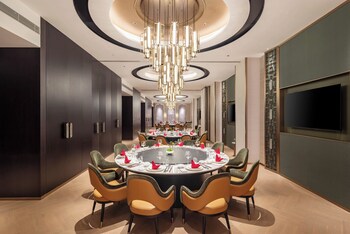 hualuxe guiyang financial city
