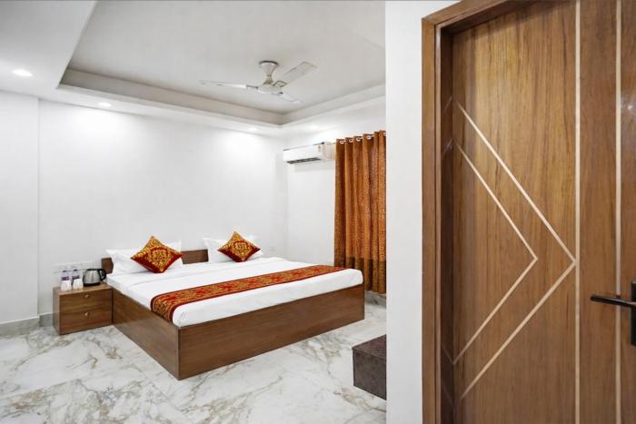 mauryan elite hotel ignou road