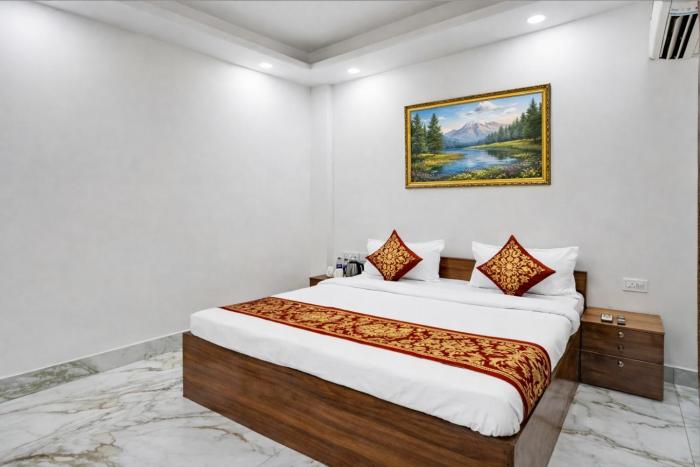 mauryan elite hotel ignou road