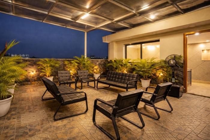 mauryan elite hotel ignou road