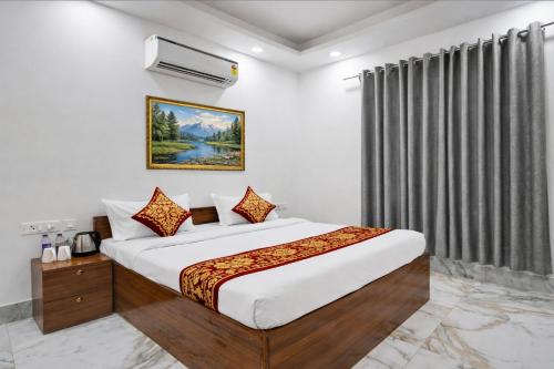 mauryan elite hotel ignou road