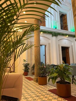 Rossa Mia Hotel Boutique,,3 star