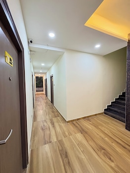 yellow sapphire hotel dlf cyber city