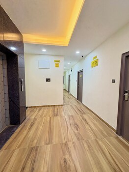 yellow sapphire hotel dlf cyber city