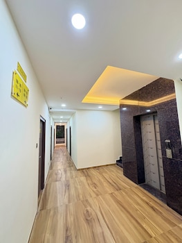 yellow sapphire hotel dlf cyber city