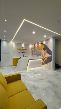 yellow sapphire hotel dlf cyber city