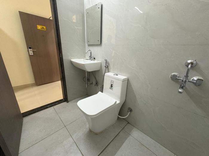 yellow sapphire hotel dlf cyber city