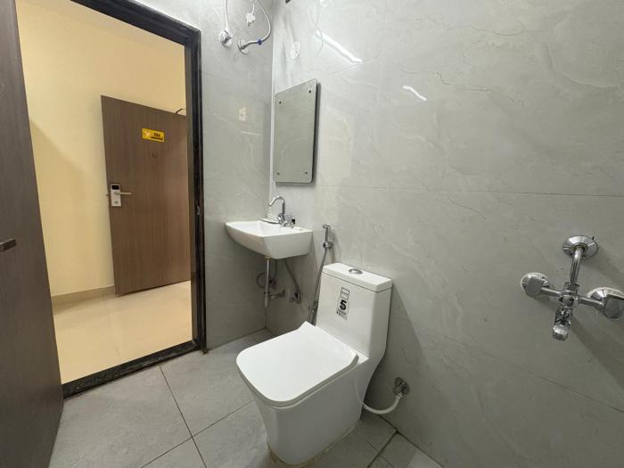 yellow sapphire hotel dlf cyber city