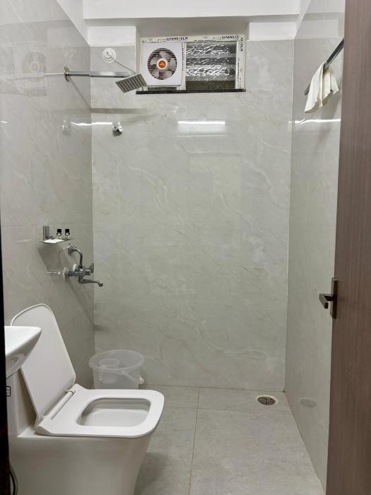 yellow sapphire hotel dlf cyber city