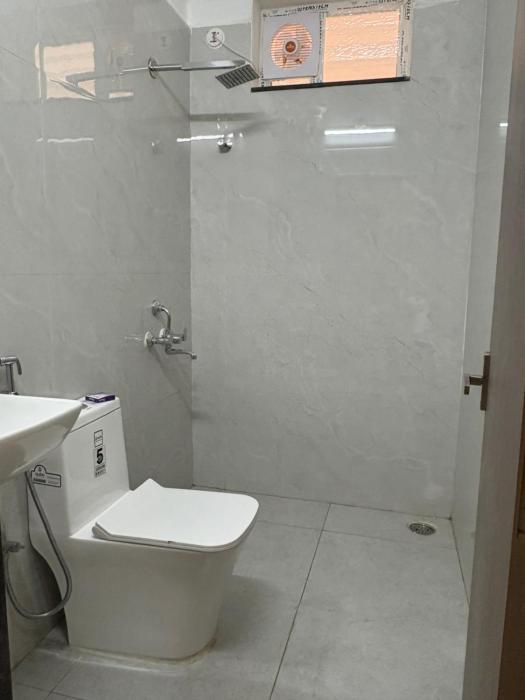 yellow sapphire hotel dlf cyber city