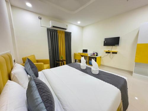 yellow sapphire hotel dlf cyber city