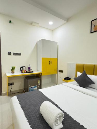 yellow sapphire hotel dlf cyber city